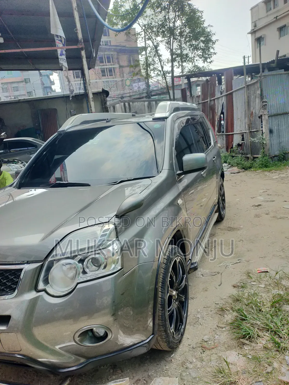 নিসান এক্স-ট্রেইল ২.০ পেট্রোল এক্সই ২০১২ রূপালী