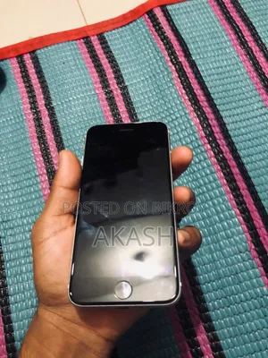 অ্যাপল আইফোন এসই ৬৪ জিবি হোয়াইট