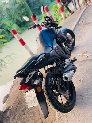 ইয়ামাহা এফজেডএস ভি২ ২০২২ নীল
