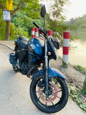 ইয়ামাহা এফজেডএস ভি২ ২০২২ নীল