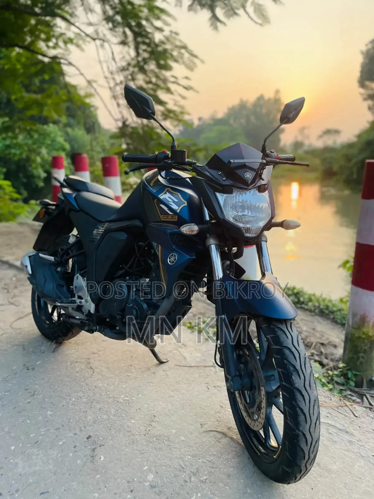 ইয়ামাহা এফজেডএস ভি২ ২০২২ নীল