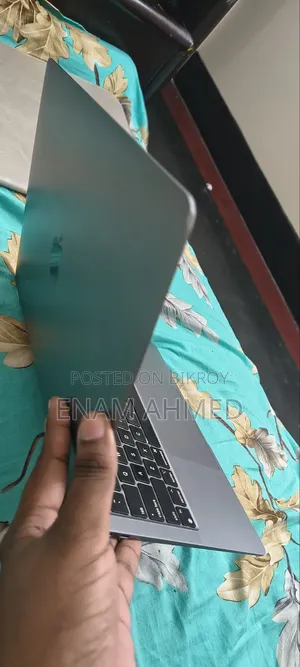 ল্যাপটপ অ্যাপল ম্যাকবুক এয়ার ২০২০ ৮জিবি অ্যাপল এম১ এসএসডি ২৫৬জিবি