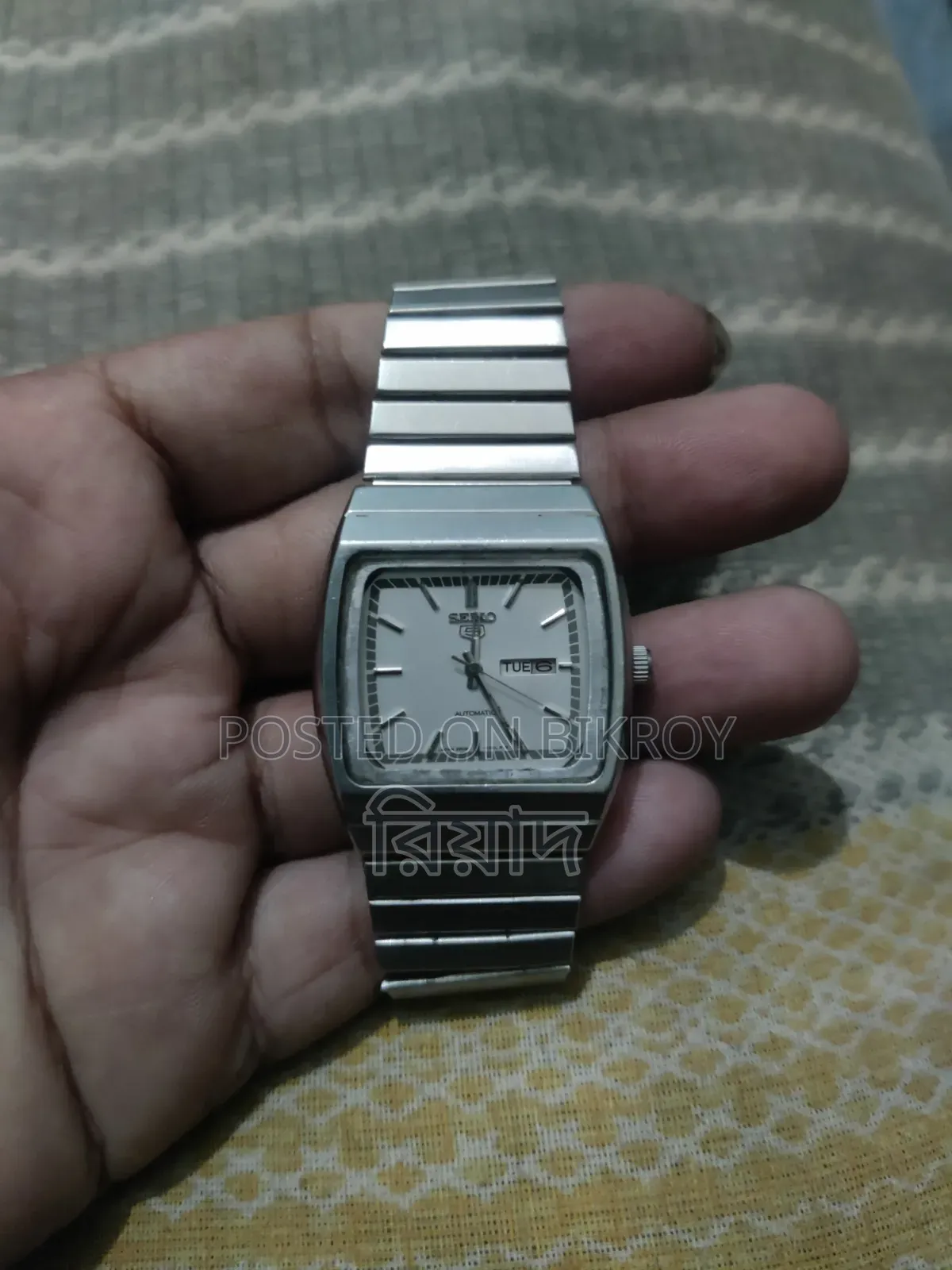 This is an original Seiko 5 watch, very old, classic, and looks very beautiful