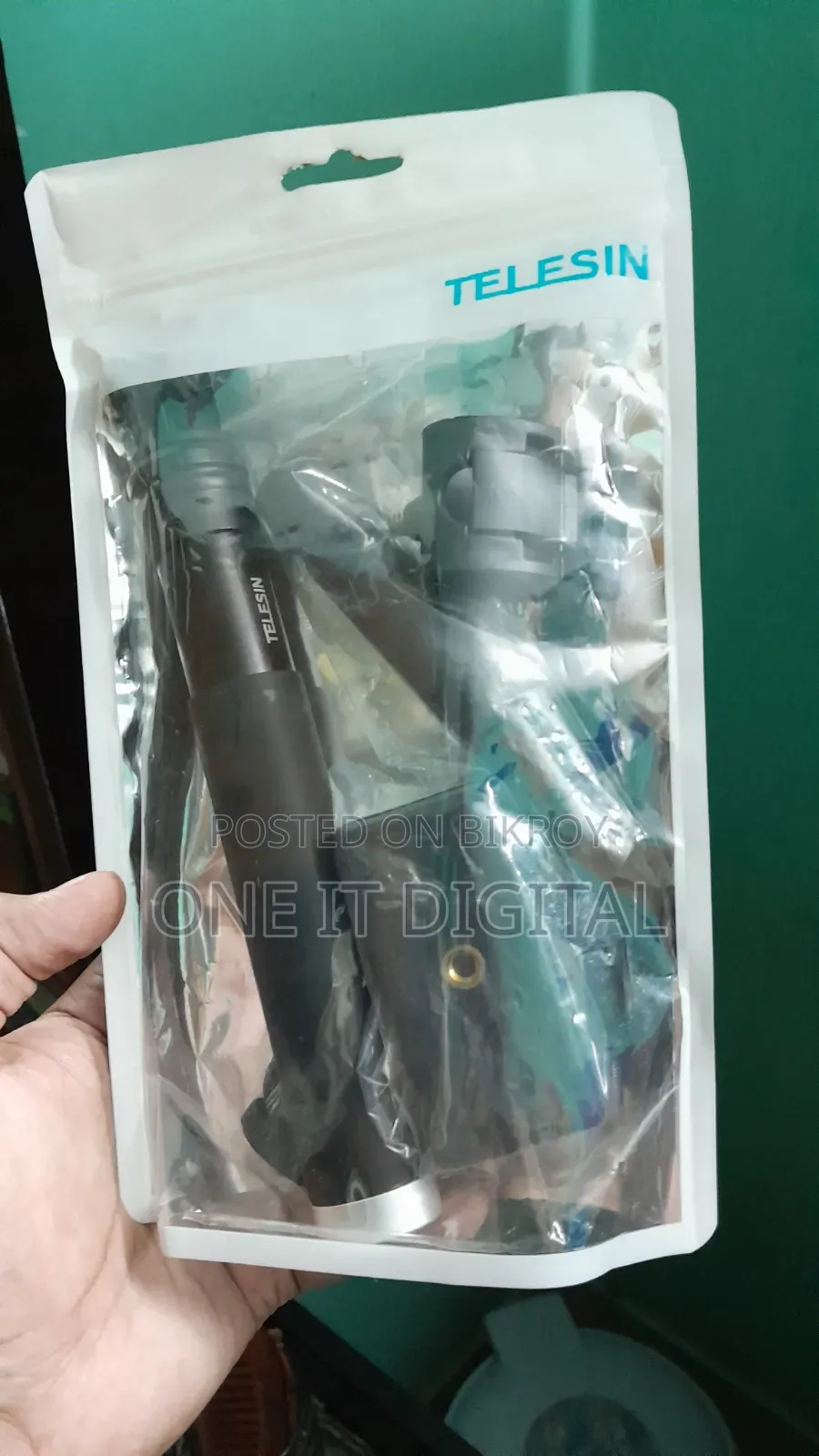TELESIN Extendable Aluminum Selfie Stick (For Sale)