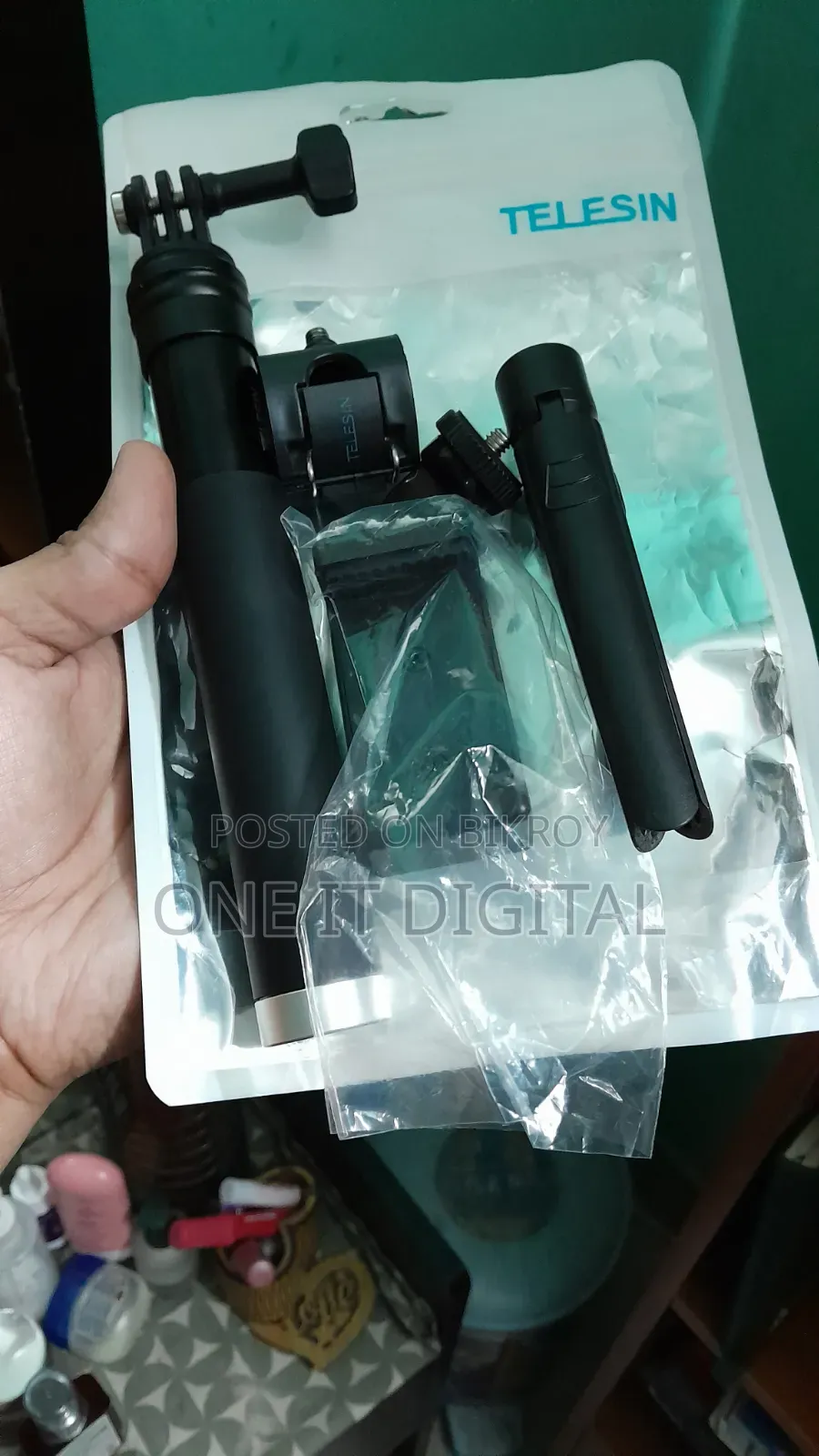 TELESIN Extendable Aluminum Selfie Stick (For Sale)
