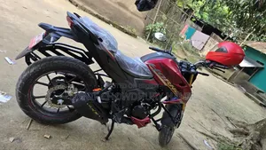 হোন্ডা হর্নেট ২.০ ২০২৫ রেড