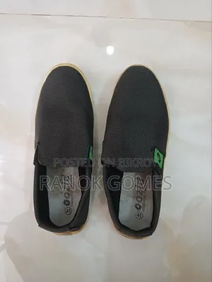 লটো ক্যাজুয়াল স্নিকার্স (সাইজ-৪১)