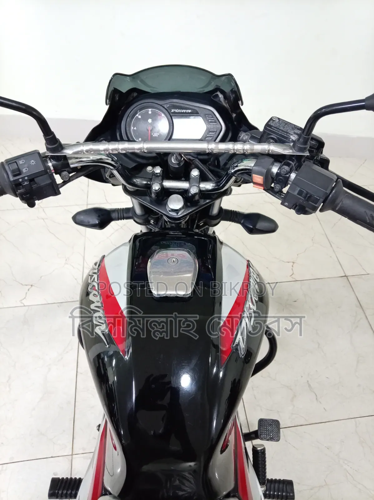 বাজাজ ডিসকভার ১২৫ ২০২৩ ব্ল্যাক