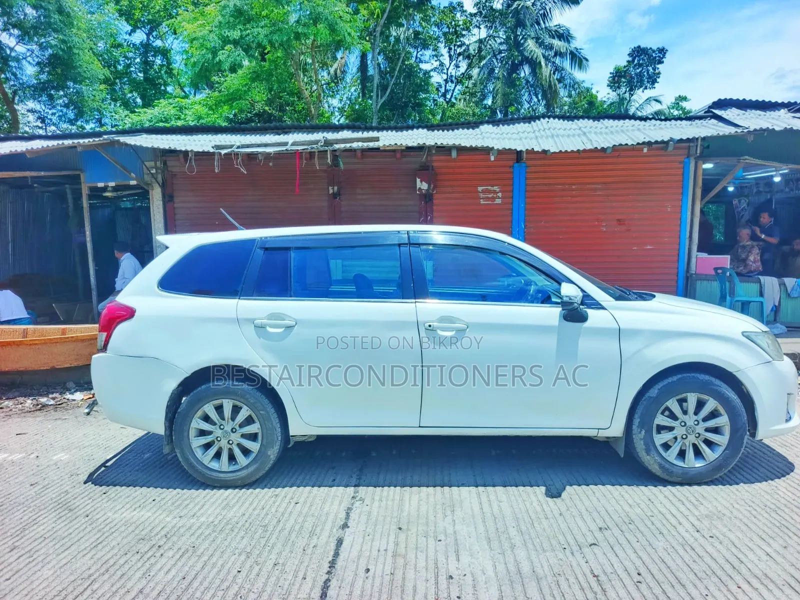 টয়োটা অ্যাক্সিও ১.৫ জি টু-হুইল ড্রাইভ ২০১২ সাদা