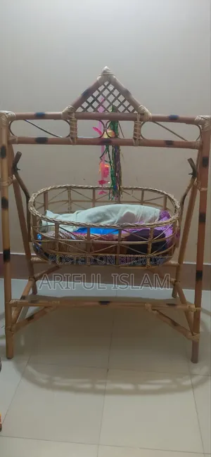 বেতের দোলনা