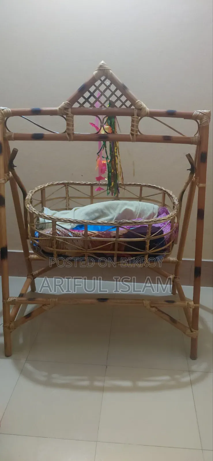 বেতের দোলনা