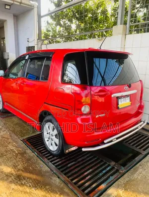 Toyota Raum 2004 Red