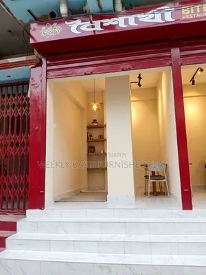 দারুণ পজিশনে অনেক মানুষের চলাচল পূর্ণ স্থানে এটিএম সিআরএম বুথ