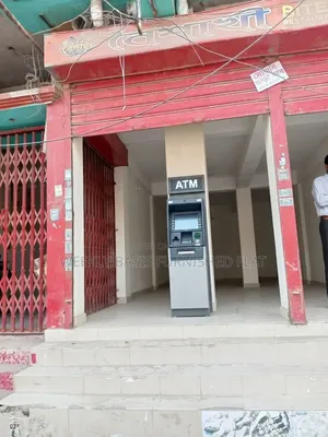 দারুণ পজিশনে অনেক মানুষের চলাচল পূর্ণ স্থানে এটিএম সিআরএম বুথ