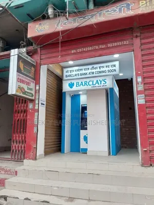 দারুণ পজিশনে অনেক মানুষের চলাচল পূর্ণ স্থানে এটিএম সিআরএম বুথ