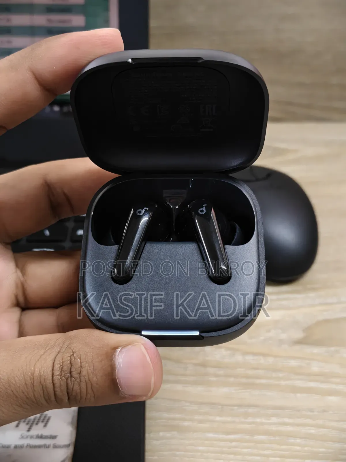 Selling a Brand New Condition Anker Soundcore R60i ANC (Black)