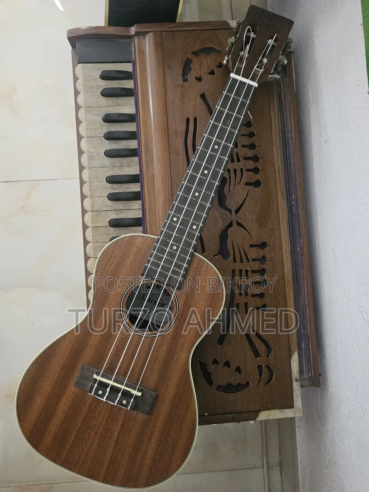 Lucent Ukulele