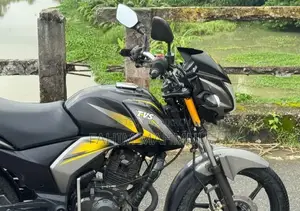 টিভিএস স্ট্রাইকার ১২৫ ২০২১ কালো