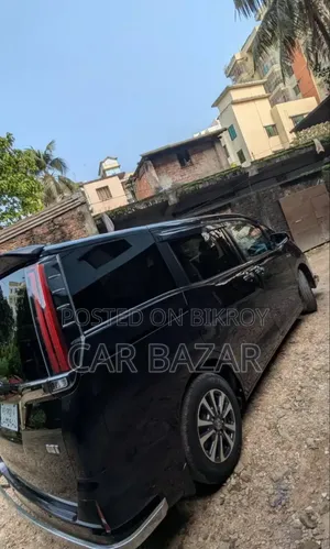 Toyota Noah 1.8 FWD Hybrid (7 seater) 2019 Gray