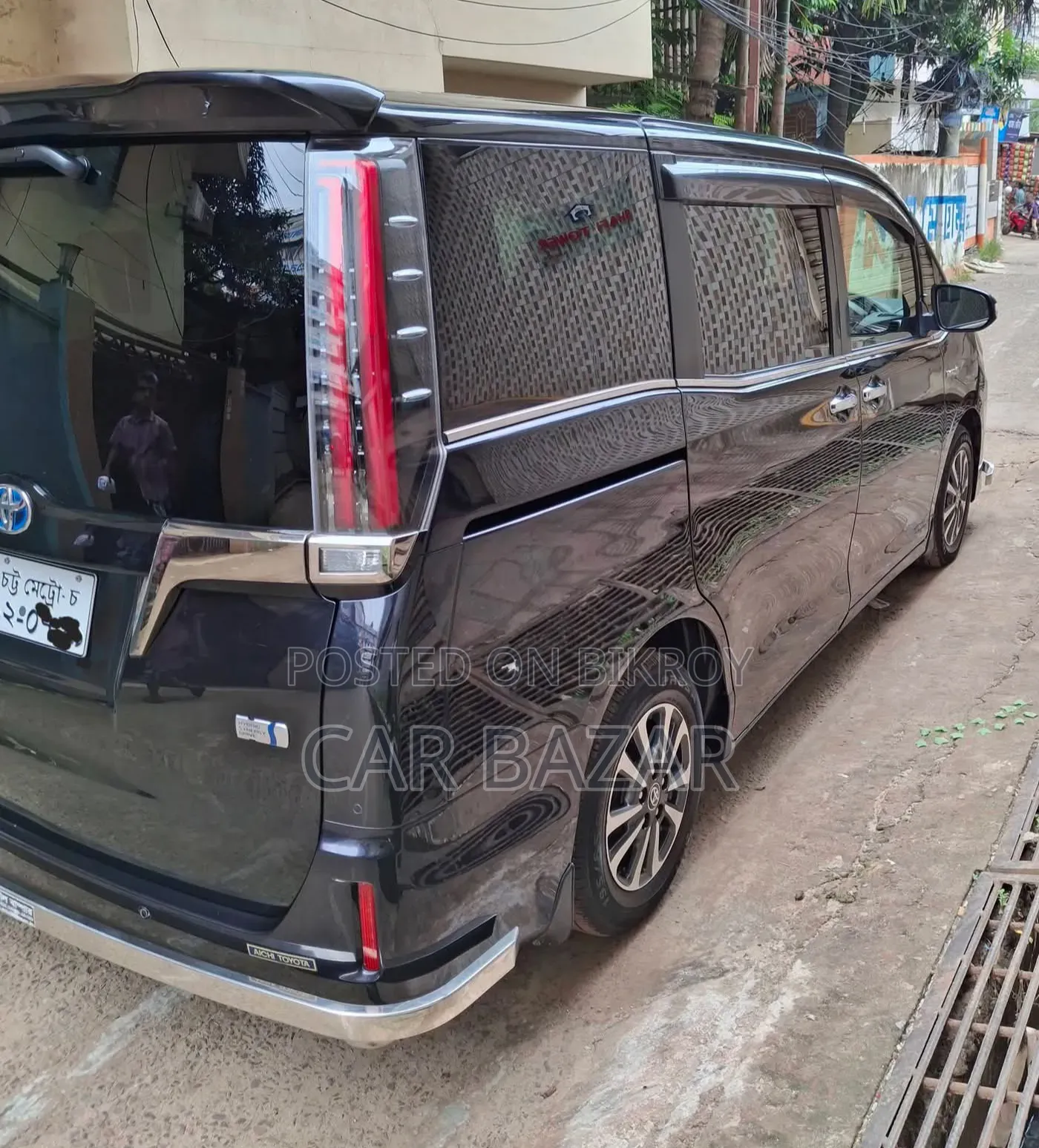 Toyota Noah 1.8 FWD Hybrid (7 seater) 2019 Gray