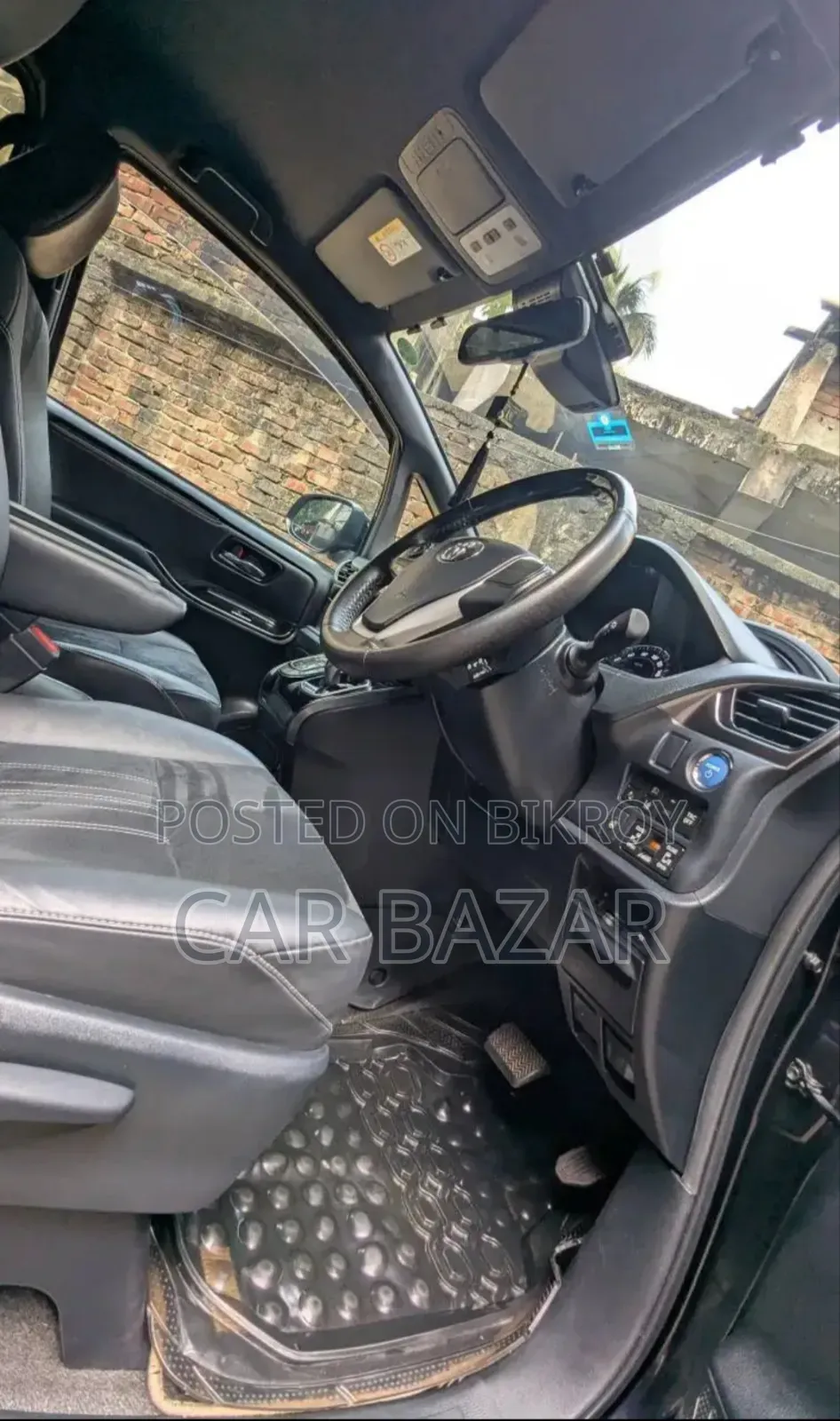 Toyota Noah 1.8 FWD Hybrid (7 seater) 2019 Gray