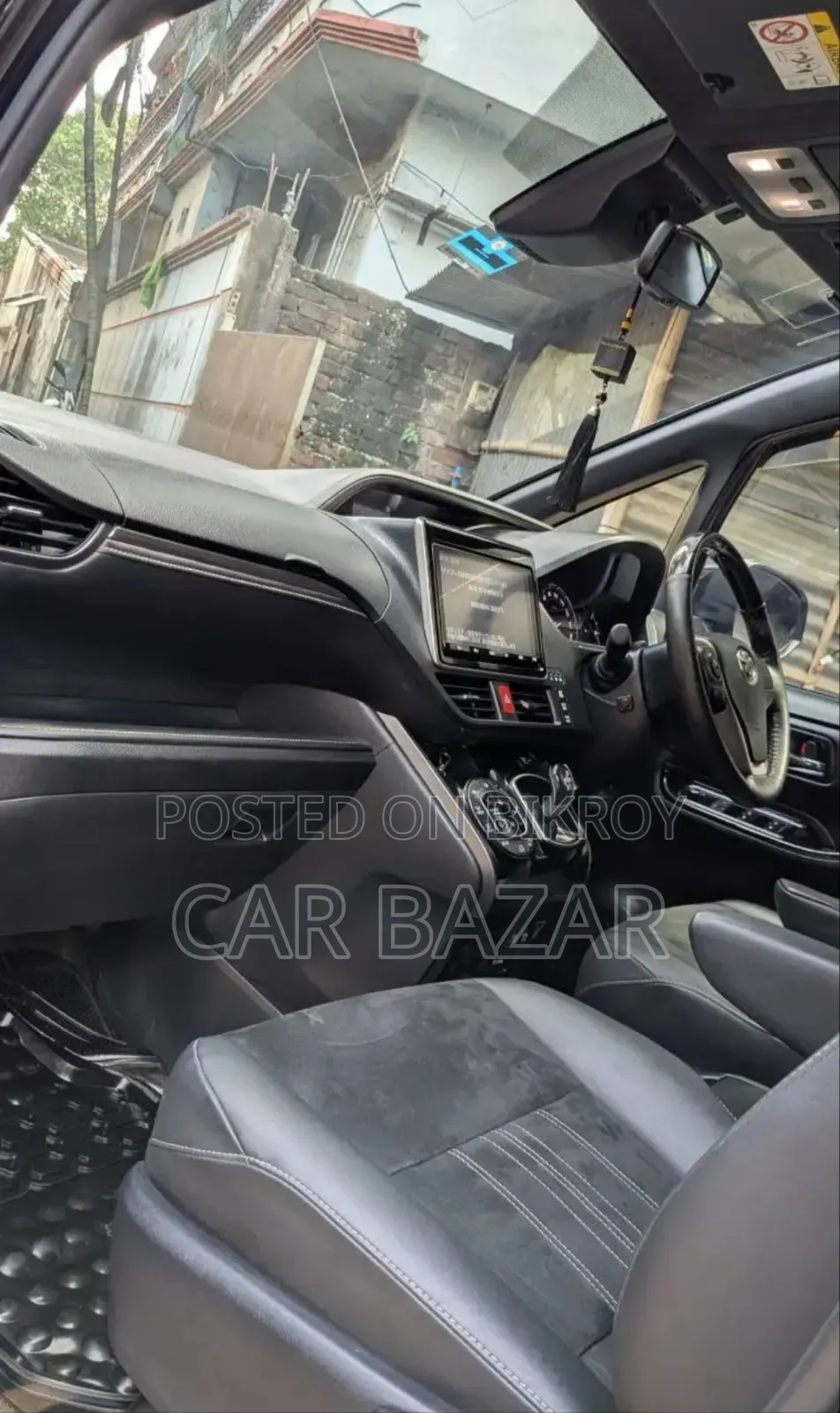 Toyota Noah 1.8 FWD Hybrid (7 seater) 2019 Gray