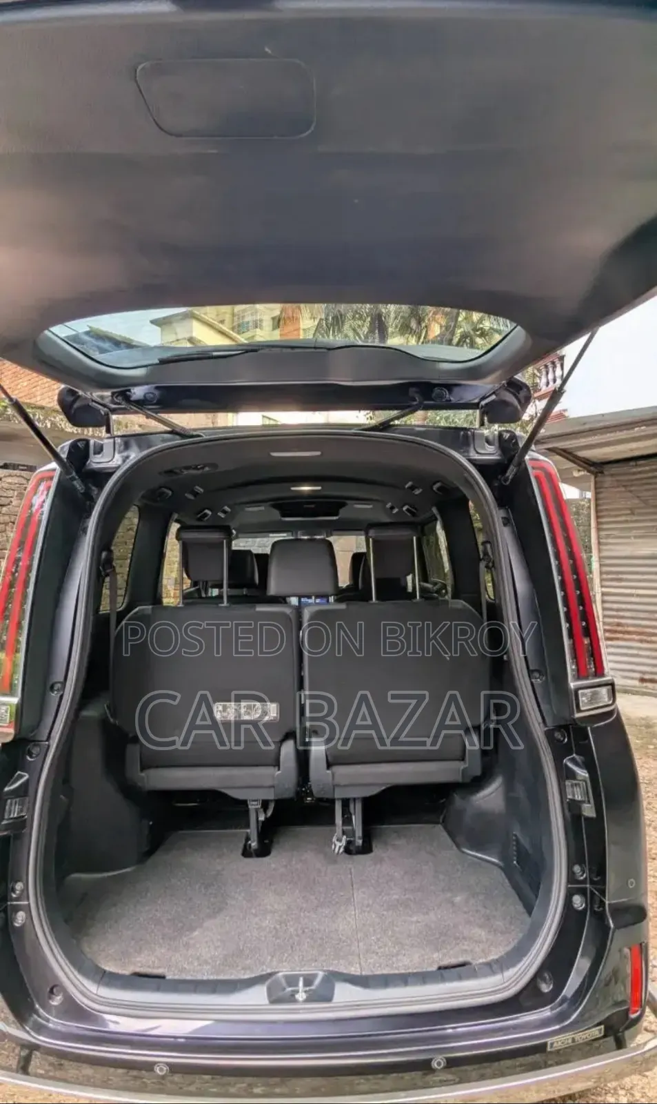 Toyota Noah 1.8 FWD Hybrid (7 seater) 2019 Gray