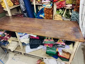 কাটের কাঠের একটি কাউন্টার বিক্রি করা হবে