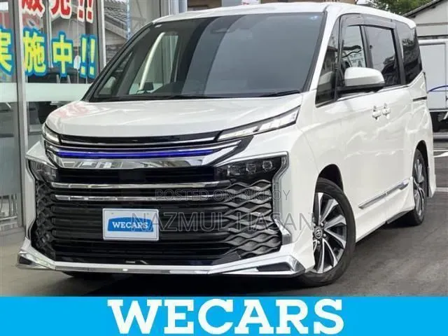 Toyota Quantum 2024 White