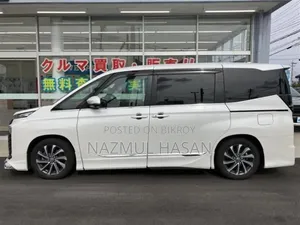 Toyota Quantum 2024 White