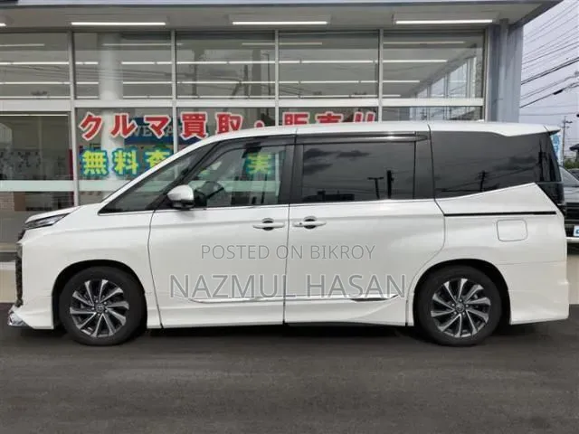 Toyota Quantum 2024 White