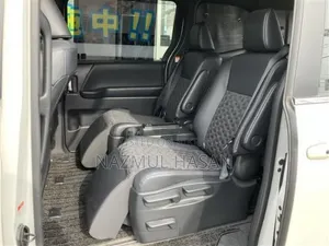 Toyota Quantum 2024 White