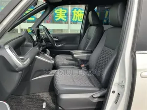 Toyota Quantum 2024 White