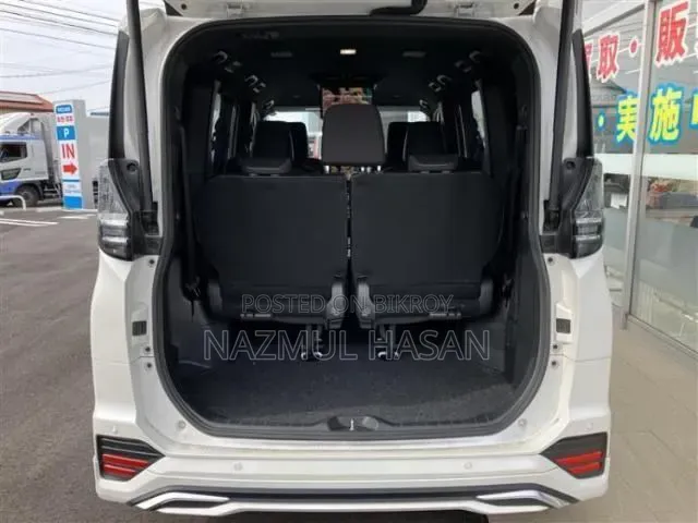 Toyota Quantum 2024 White