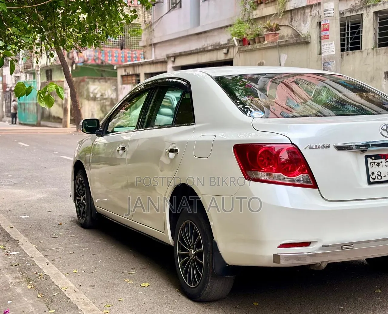 টয়োটা অ্যালিওন ২০১২ সাদা
