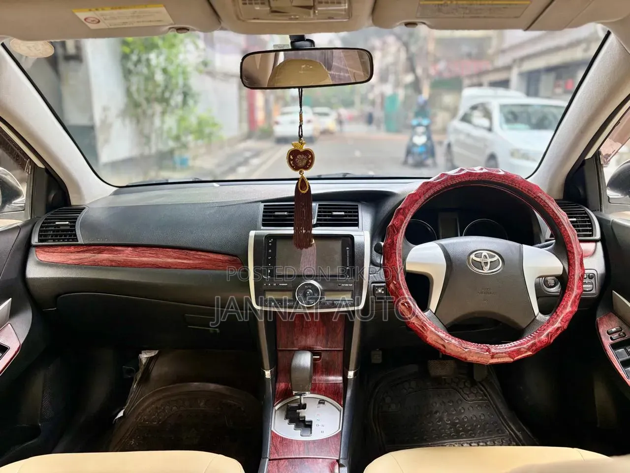 টয়োটা অ্যালিওন ২০১২ সাদা