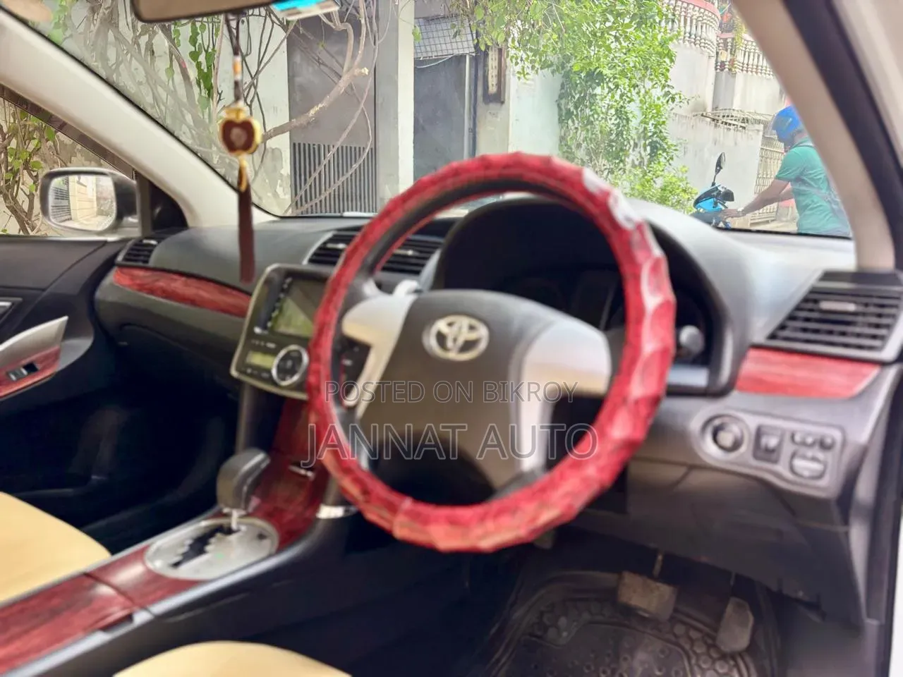 টয়োটা অ্যালিওন ২০১২ সাদা