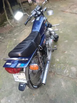 ইয়ামাহা ২০২০ নীল