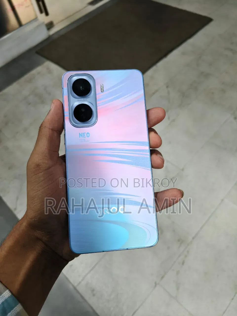 আইকিউওও ১১ ২৫৬ জিবি নীল