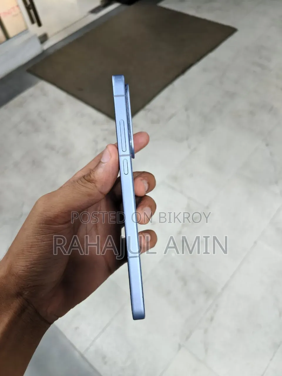 আইকিউওও ১১ ২৫৬ জিবি নীল