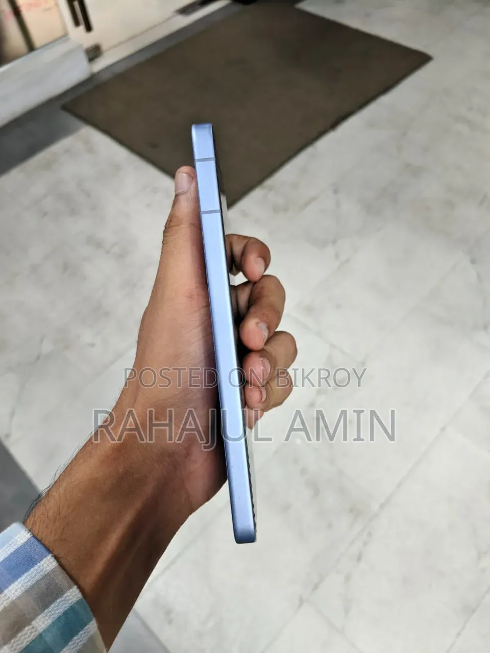 আইকিউওও ১১ ২৫৬ জিবি নীল