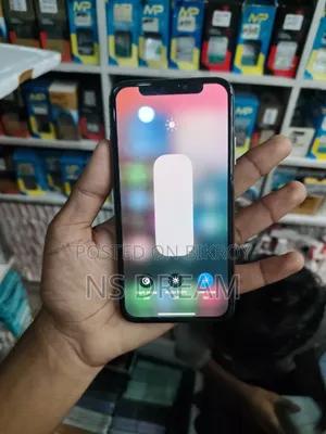 অ্যাপল আইফোন এক্সএস ৬৪ জিবি গোল্ড