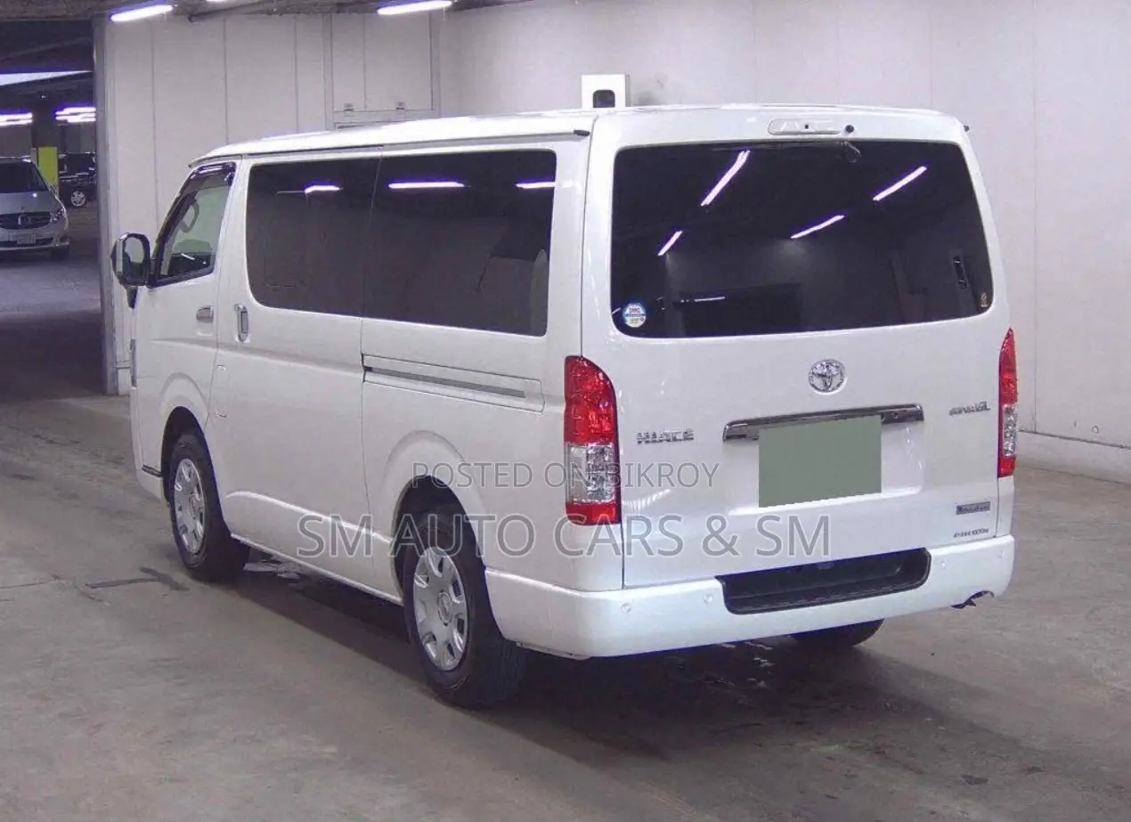 Toyota HiAce 2022 White