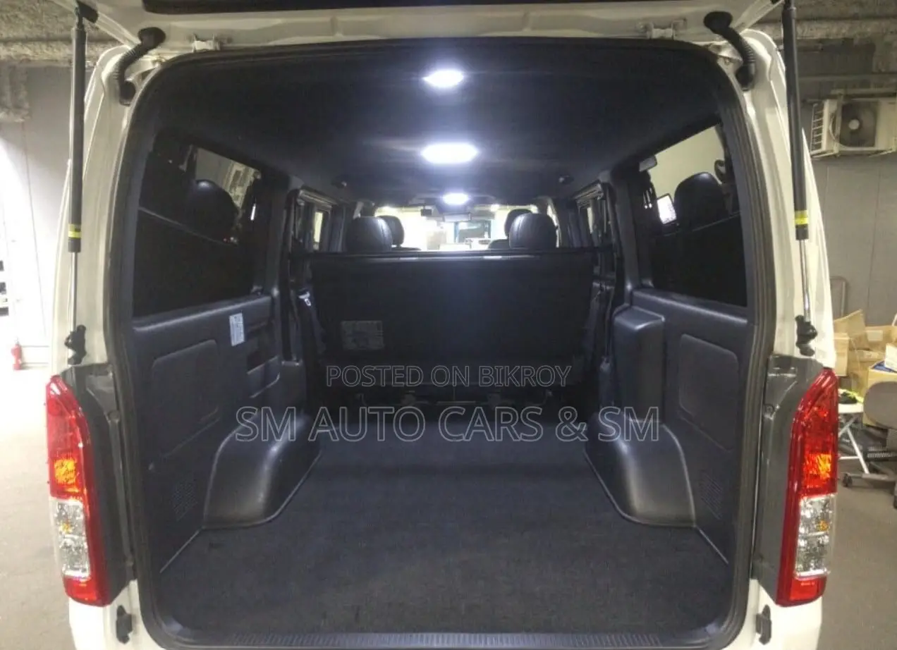 Toyota HiAce 2022 White