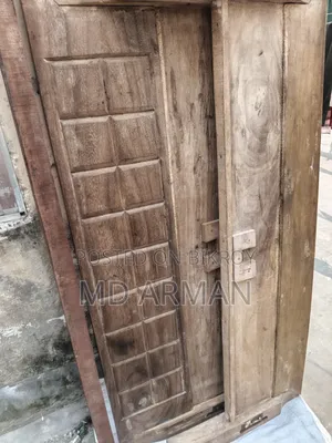 অনেক ভালো মানের কাঠের খাট