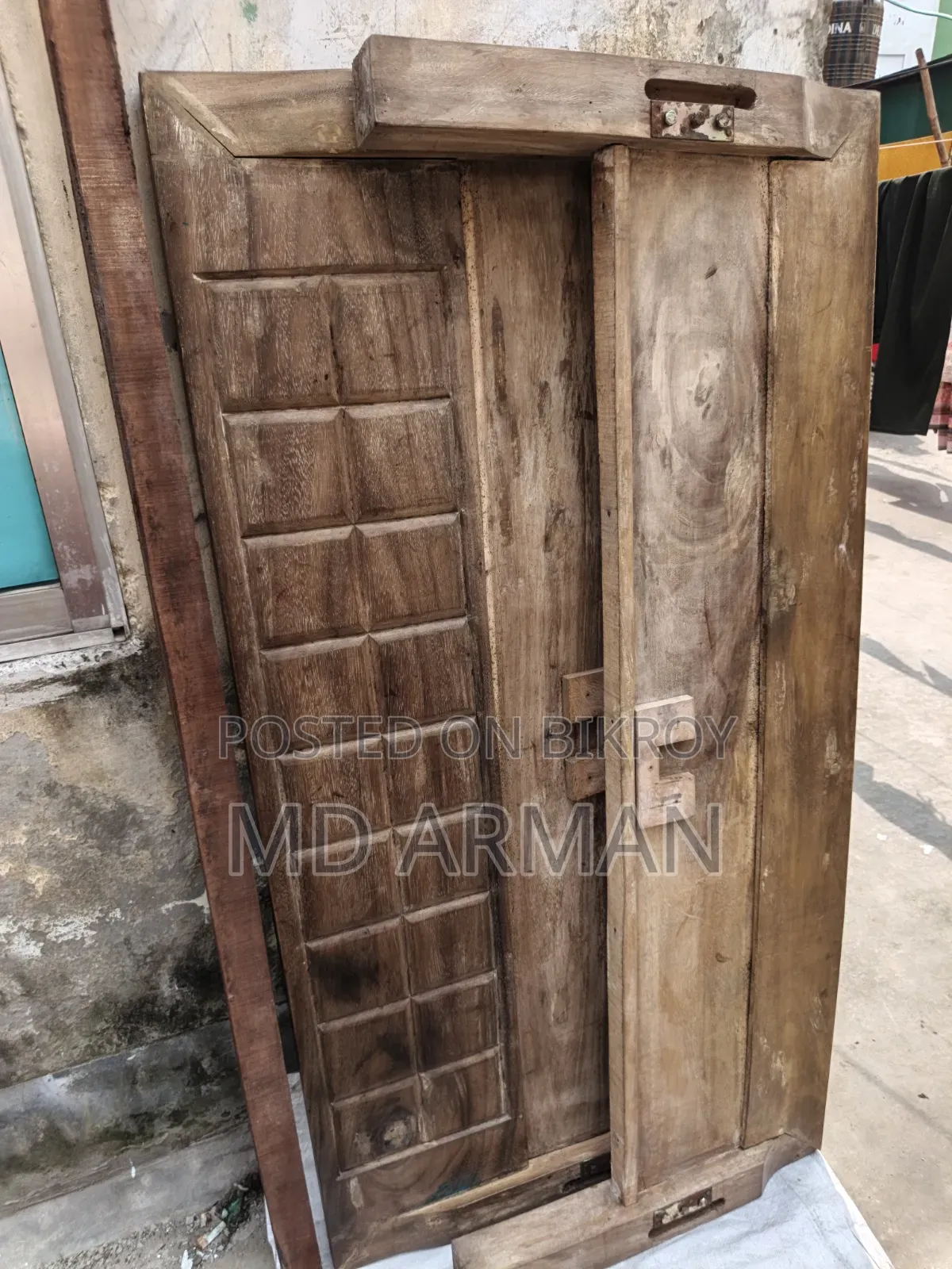 অনেক ভালো মানের কাঠের খাট