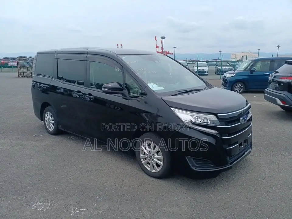 Toyota Noah 1.8 FWD Hybrid (7 seater) 2021 Black