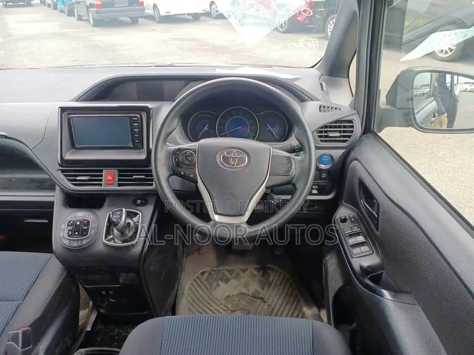 Toyota Noah 1.8 FWD Hybrid (7 seater) 2021 Black