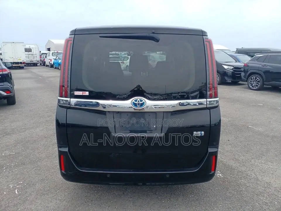 Toyota Noah 1.8 FWD Hybrid (7 seater) 2021 Black