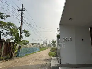 এম-ব্লক, ১০-কাঠা, দক্ষিণমুখী, ৭' বাউন্ডারি সম্পন্ন, বসুন্ধরা আবাসিক এলাকা